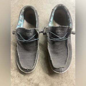 Hey Dude men’s 13.